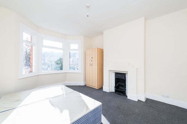 149a Benares Road, London photo 2