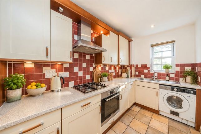 Oatlands Avenue, Weybridge photo 3
