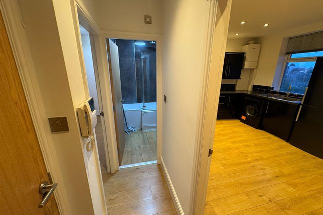 Flat 1, 1A, School Road, Sale photo 3