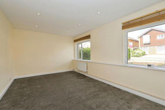 18, Osborne Close, KIDDERMINSTER photo 2