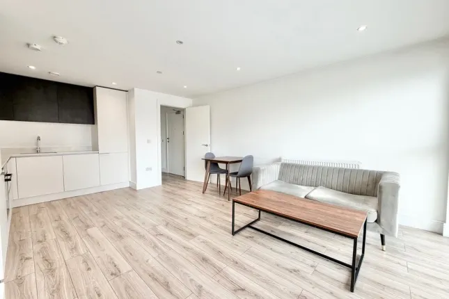 Flat 8, Sapphire Court, Redbridge photo 5