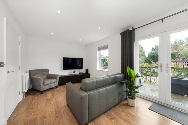 Flat 3, Athena House 7A, Edgehill Road, Purley photo 3