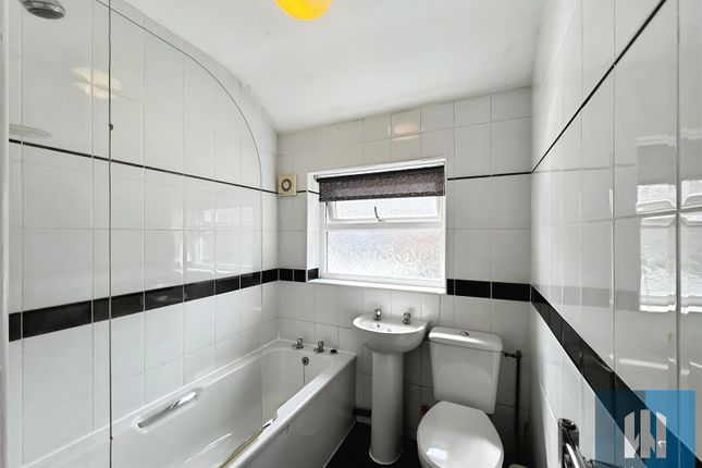 Holm Lea,, Elizabeth Street, Elland photo 5