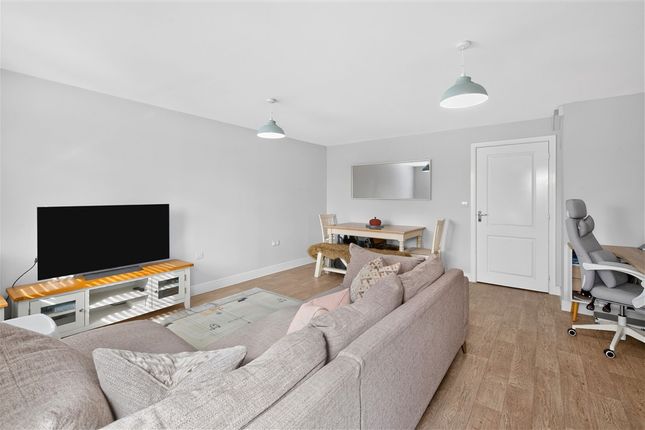 Sellars Way, Basildon photo 4
