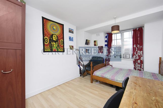 3-bed flat on Flat 28, Laney House, Portpool Lane, London, £750,000