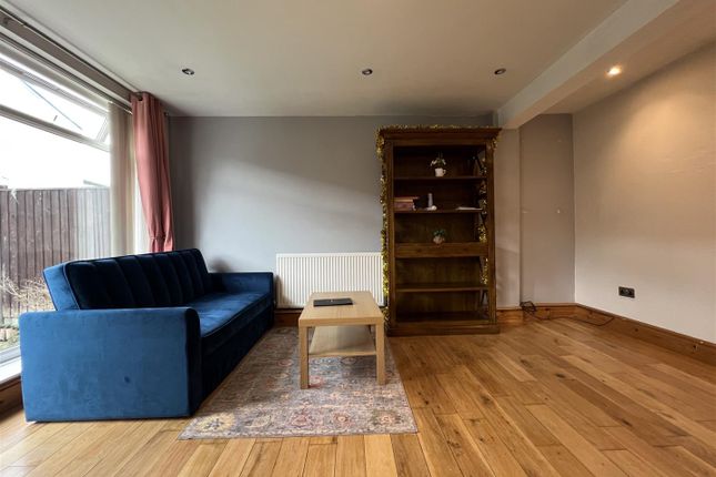 26, Abbotsbury Close, Manchester photo 4