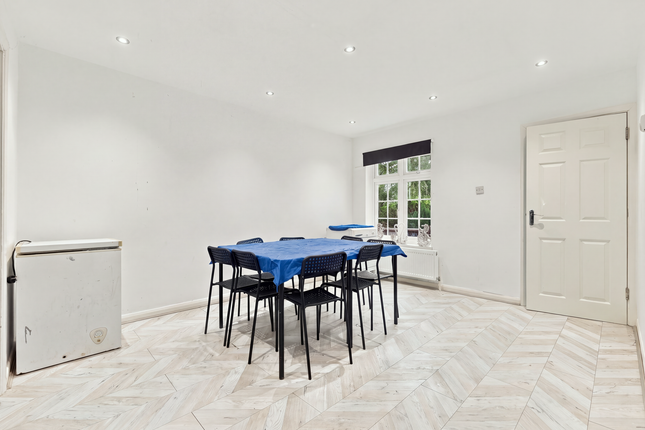 157A, Watford photo 2