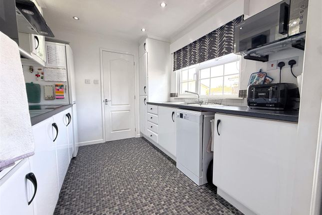 4 Peach Close, Allington Gardens, Allington photo 4