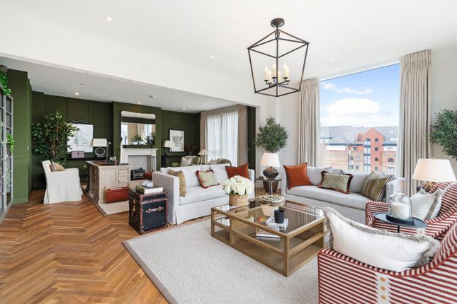 Thumbnail Flat for sale in Central Avenue, London