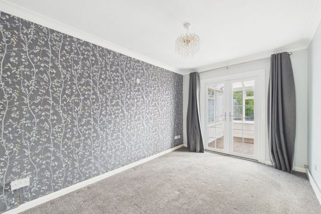 12, Bramley Avenue, Worcestershire photo 4