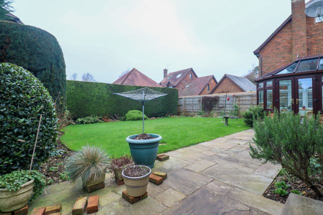 3, Kingswood Rise, Alton photo 4