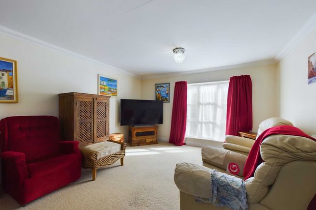 Flat for sale in Whiskin Lane, The Avenue, Aylesbury