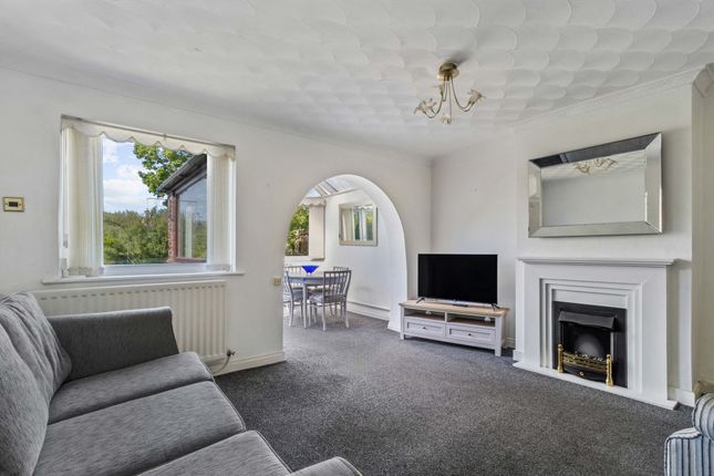 6 Woodford Close, Warrington photo 3