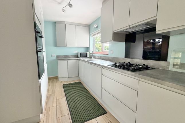 58, The Avenue, CAMBERLEY photo 4