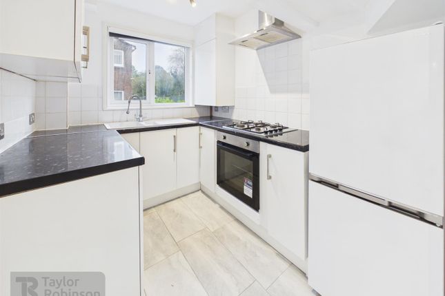 Kenilworth Close, Crawley photo 3