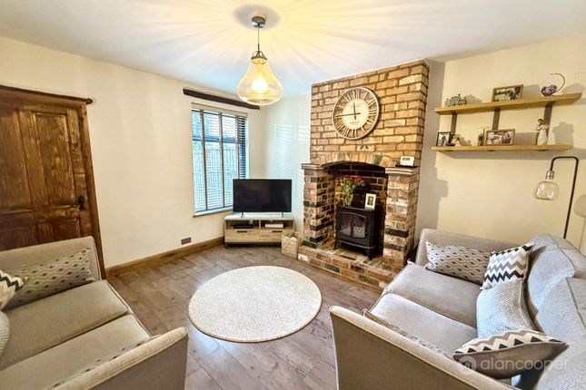 10 Nuneaton Road, Bulkington, Warwickshire photo 2