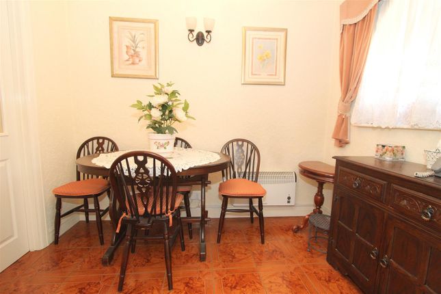 Hallway Seating.Jpg