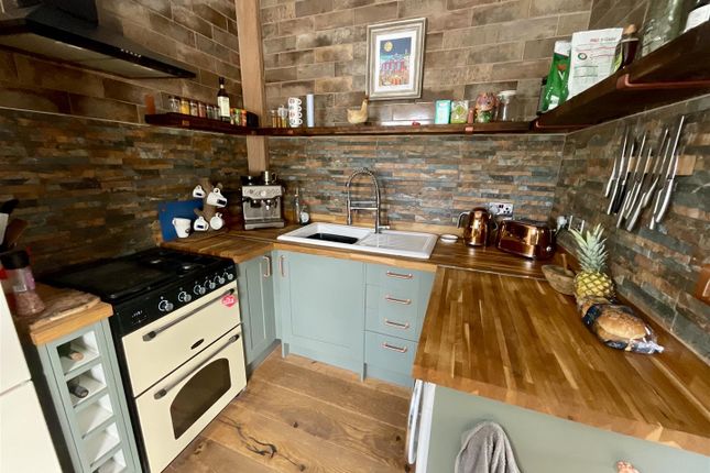 4, Walters Road, Llanelli photo 4
