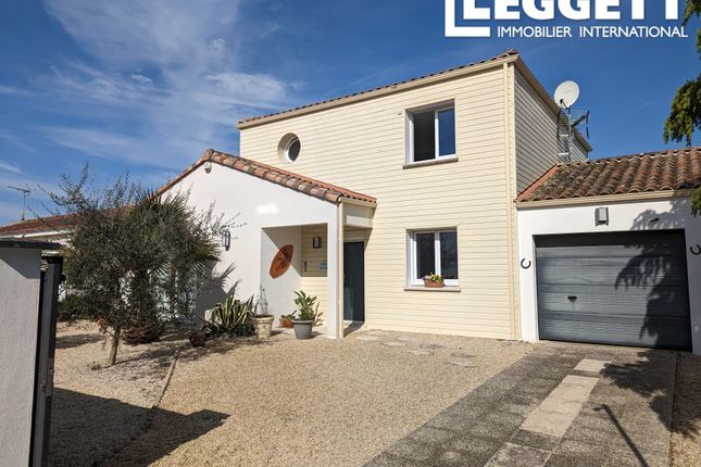 Houses for sale in Marans (commune), Marans, La Rochelle, Charente-Maritime,  Poitou-Charentes, France - Houses for sale abroad - Zoopla