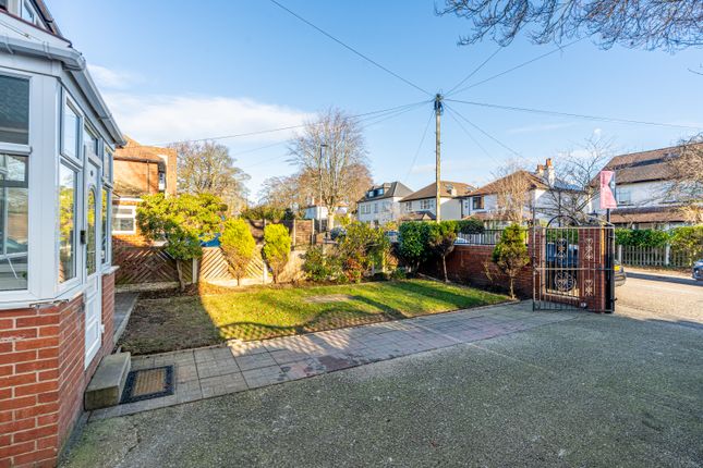 42, Thorn Lane, Leeds photo 4