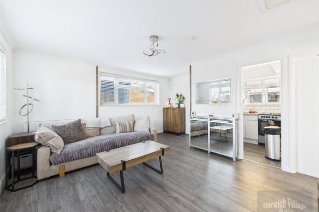 83, Norman Way, Clacton-on-Sea photo 3