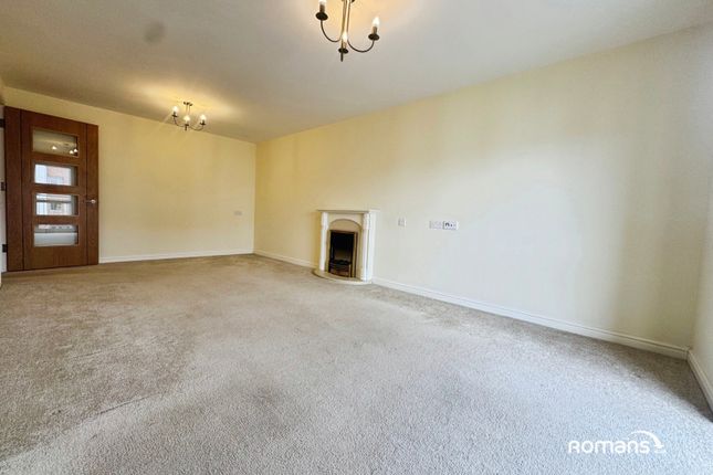 14 Emma Court,, Southern Road, Hampshire photo 4