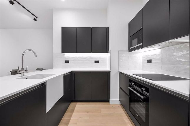 Flat to rent in New Tannery Way, London