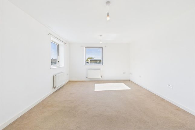 Flat 10, 66, Longhorn Avenue, Gloucester photo 3