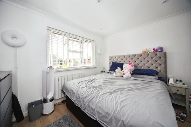 6, Lowry Drive, Dunstable photo 4