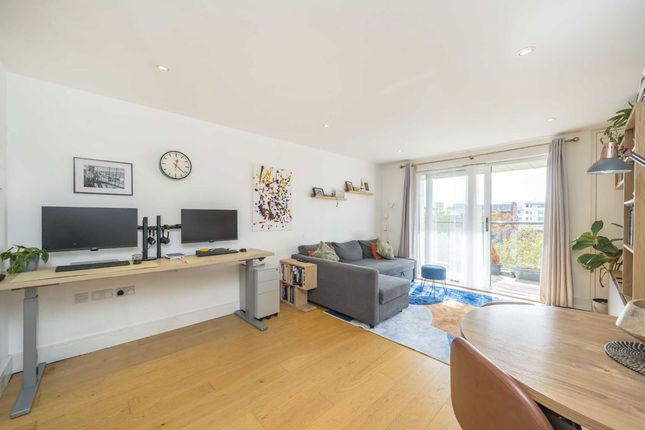 Flat 15, 2, Down Hall Road, Kingston Upon Thames photo 4