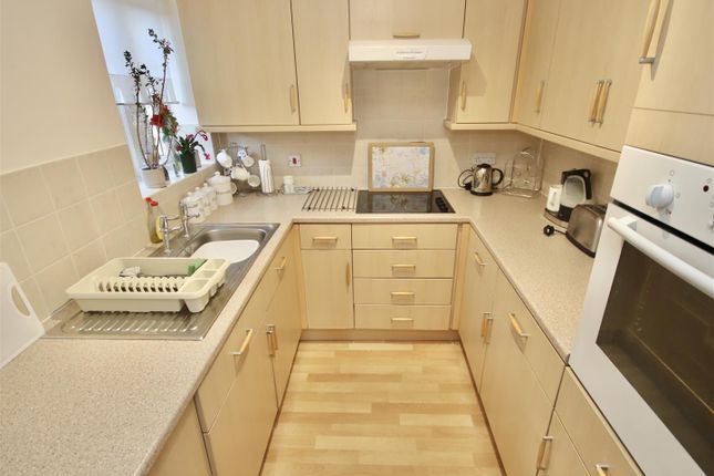 5, Castle Lodge, Chippenham photo 4