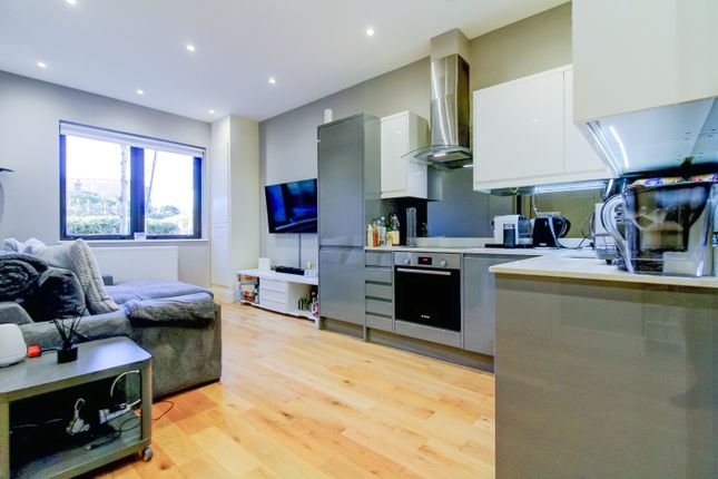 Flat 5, Swilley Gardens,, Oxford Road, High Wycombe photo 4