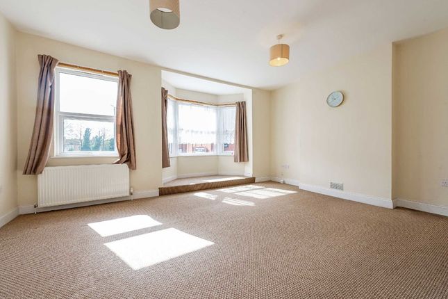 Flat to rent in Woodhouse Road, London