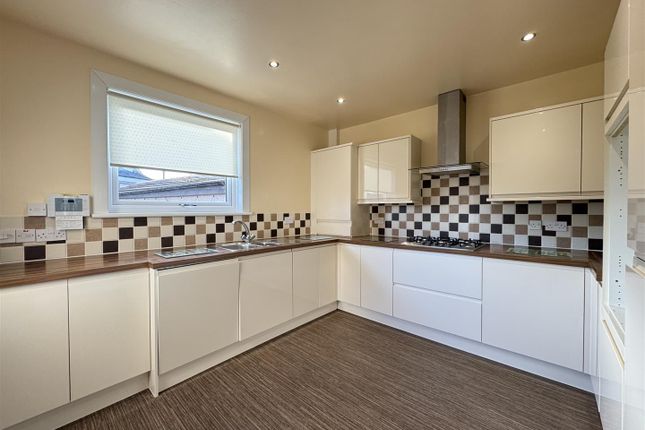 34, Clyde Avenue, Hamilton photo 4