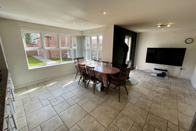 5, Lawsons Court, Darlington photo 2