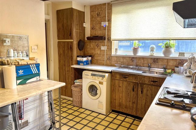 26, Snowden Vale, Leeds photo 3