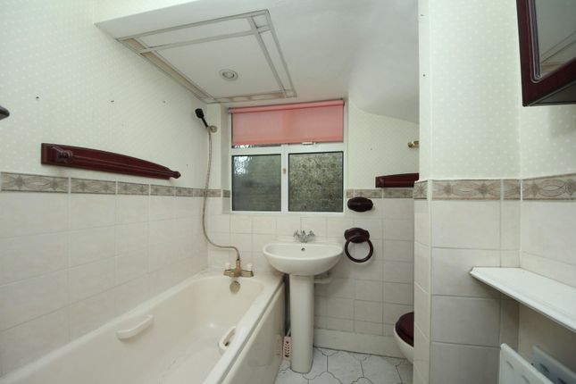 13, Rosemount Road, London photo 4