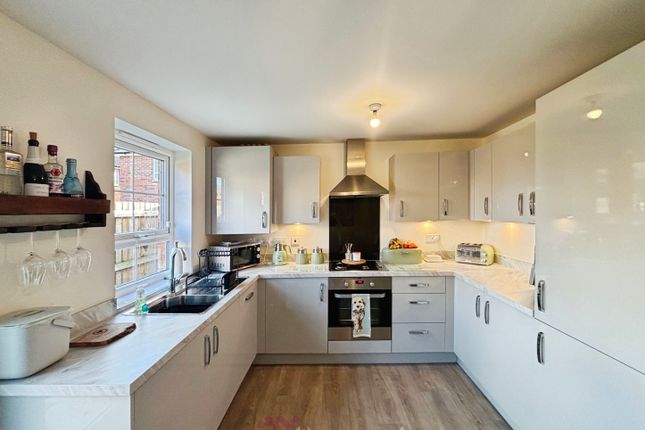 35, Saxon Avenue Hatfield, Doncaster photo 2