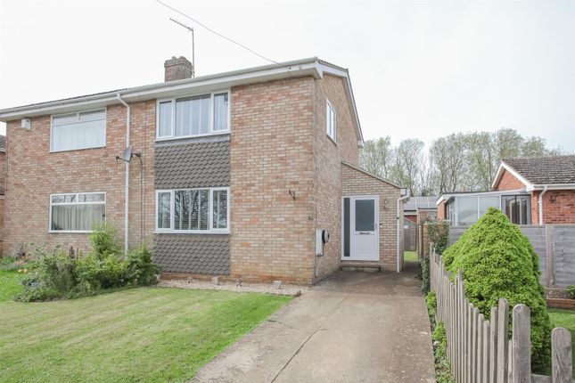 Semi-detached house for sale in Foxwood Close, Banbury