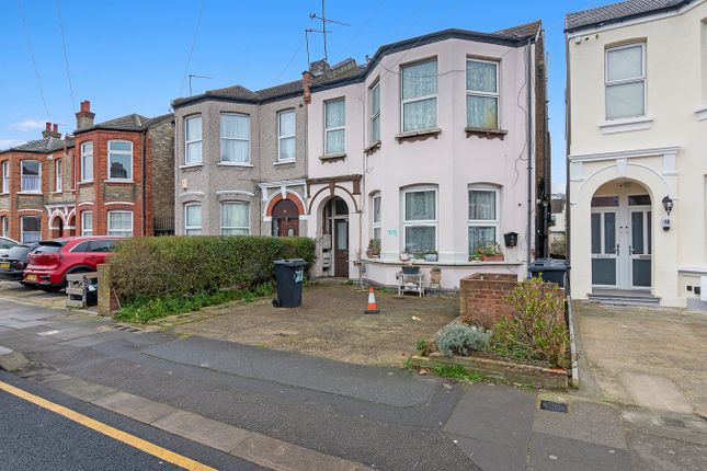 Flat for sale in Balfour Road, Ilford