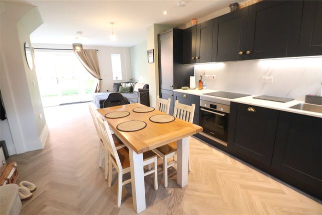 10, Lavender Way, Northamptonshire photo 3
