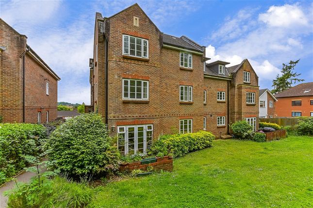 1-bed flat on Gatton Park Road, Redhill, £250,000