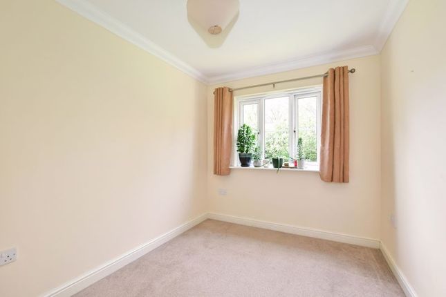 Flat for sale in Burns House, Farriers Way, Chesham