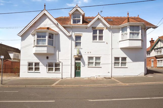 3-bed flat on Flat 6, Lilliput Court,, The Broadway, Isle of Wight, £90,000