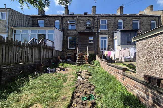 8, Arnold Avenue, Huddersfield photo 3