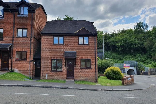 Flat to rent in Micklefield Road, High Wycombe