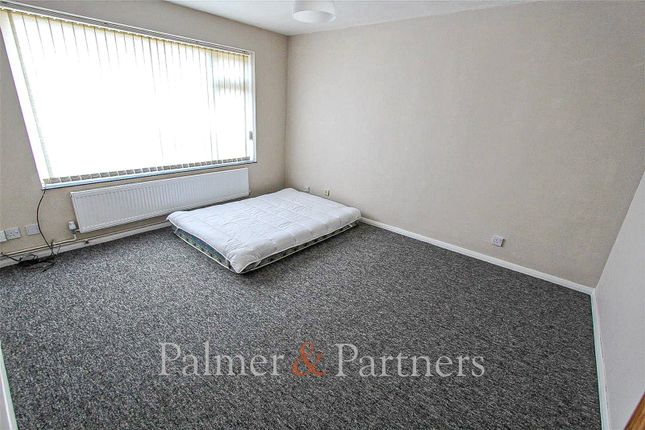 27, Holborough Close, Essex photo 4