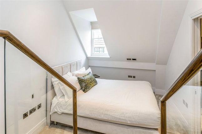 Flat for sale in Chancery Lane, London