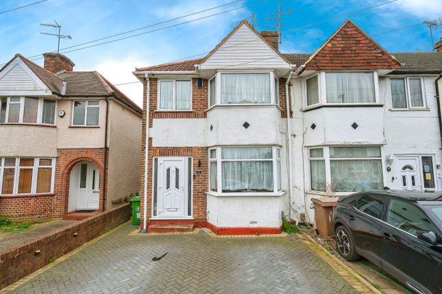 End terrace house for sale in Willow Way, Luton, Bedfordshire