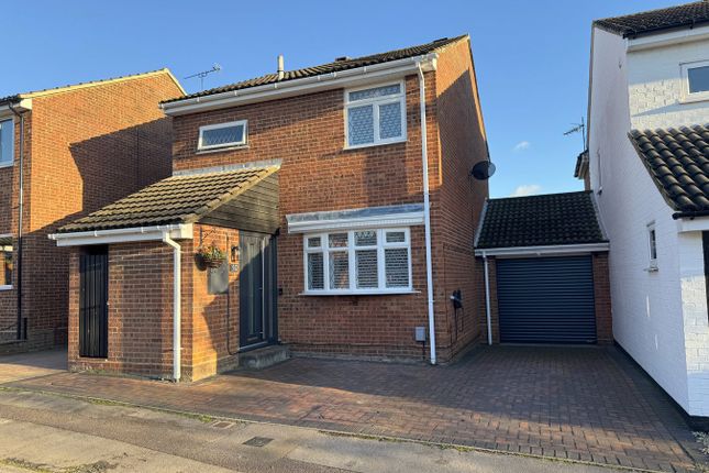 3-bed house on 10, Tythe Barn Close, Westoning, £425,000